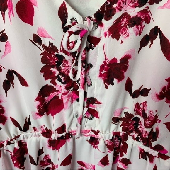 [Torrid] Women's White & Pink Floral Print Short Sleeve Plus Size Top - Picture 4 of 8